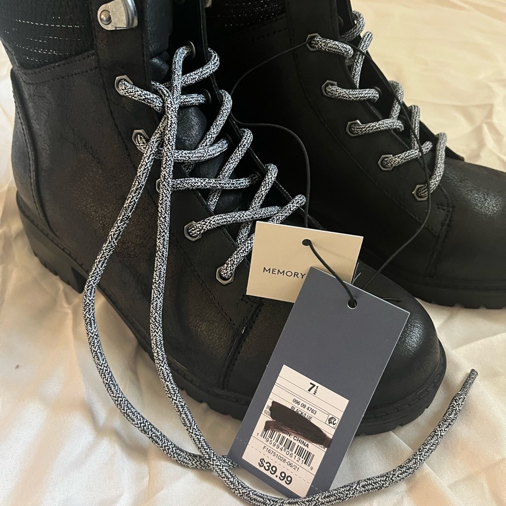 Women’s Universal Thread memory foam boots